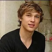 chat with ai character: William Moseley