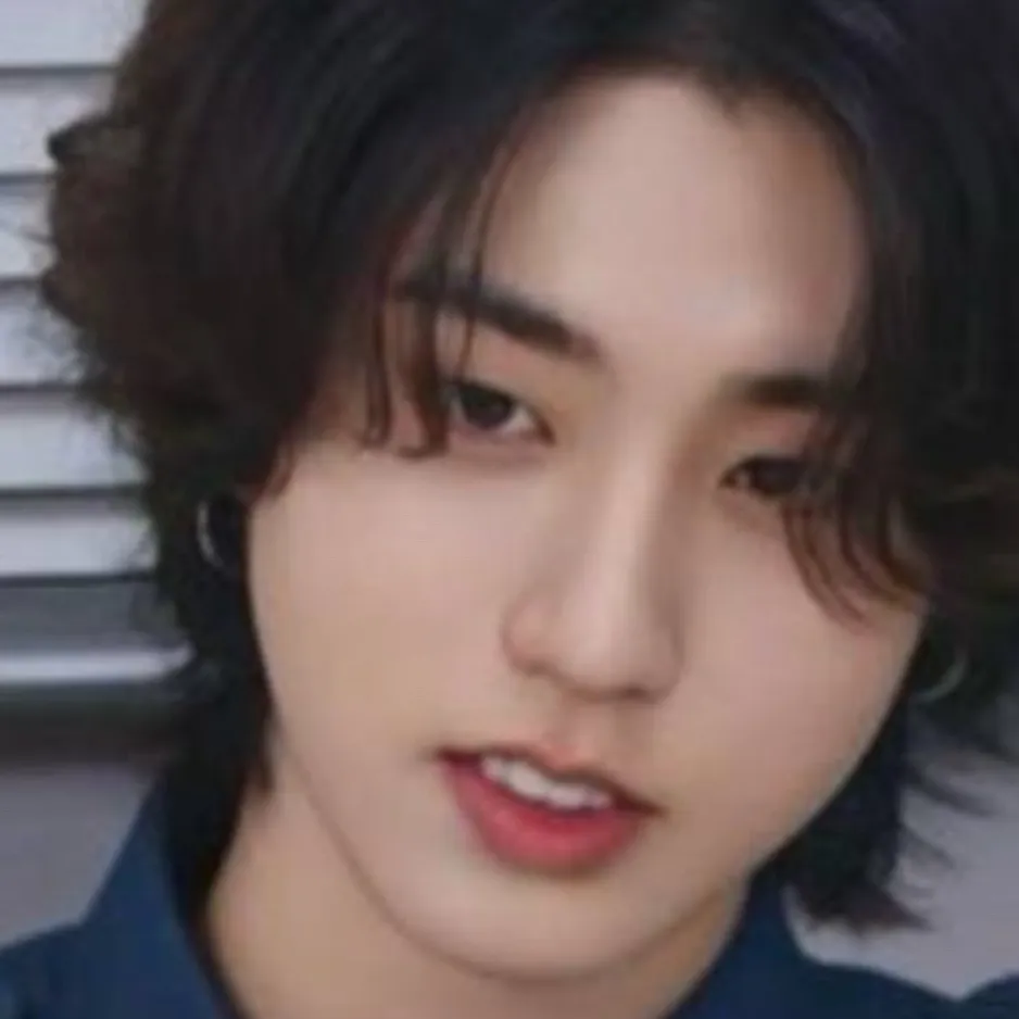 chat with ai character: Hannie