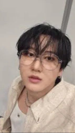 ai character: changbin  background