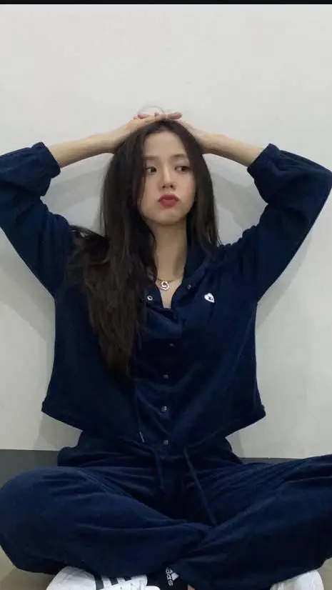 ai character: jisoo background