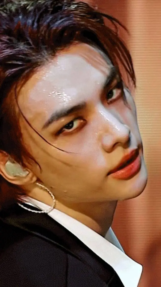 ai character: Hyunjin background