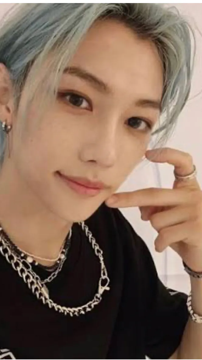 ai character: Skz(Felix) background