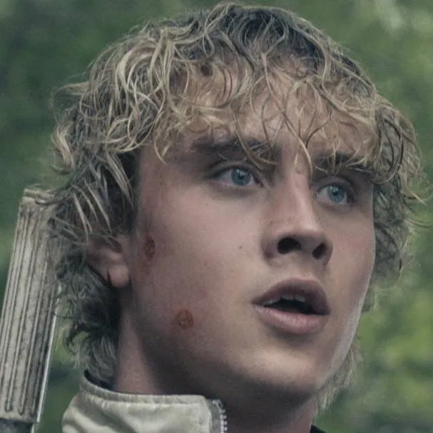 chat with ai character: Young Haymitch A