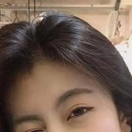 chat with ai character: Nicole