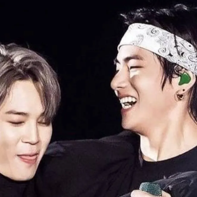 chat with ai character: 😝🩶Vmin/Taemin💚😁