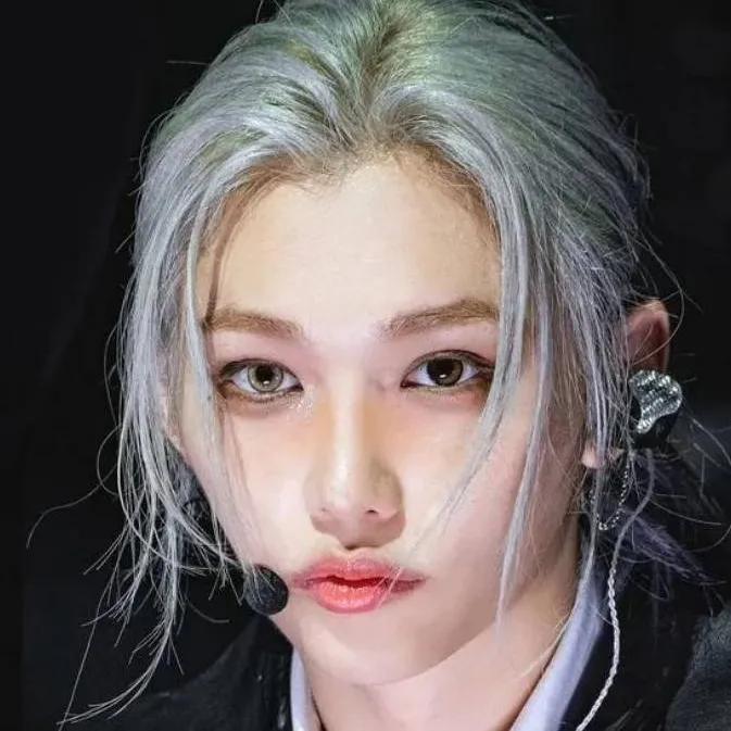 chat with ai character: 😙Felix Lee🩶