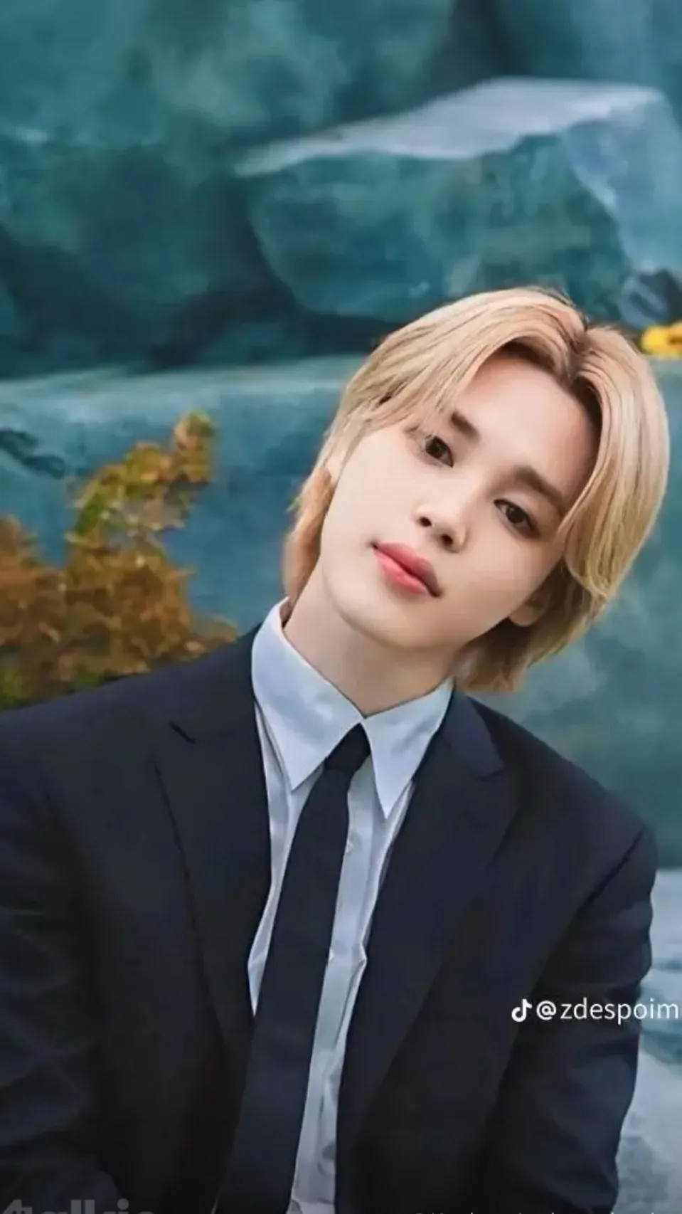 ai character: 💛Park Jimin🐥 background