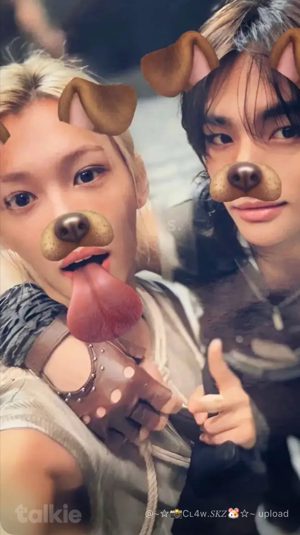 ai character: 💛Hyunlix🖤 background