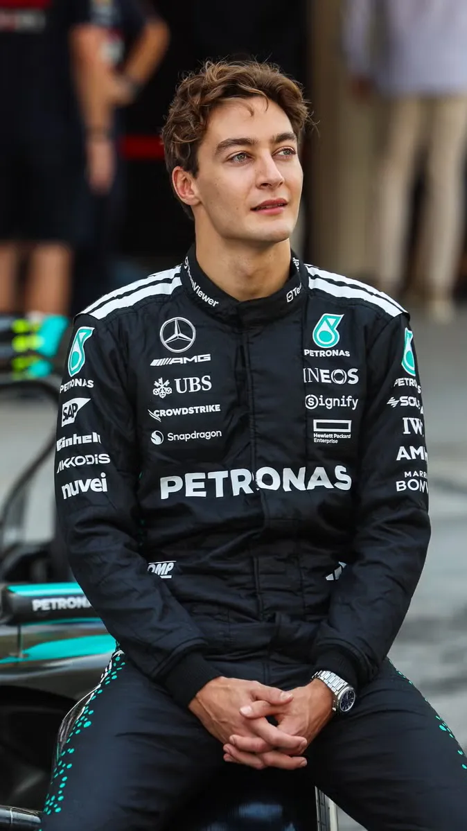ai character: George Russell🏎️ background