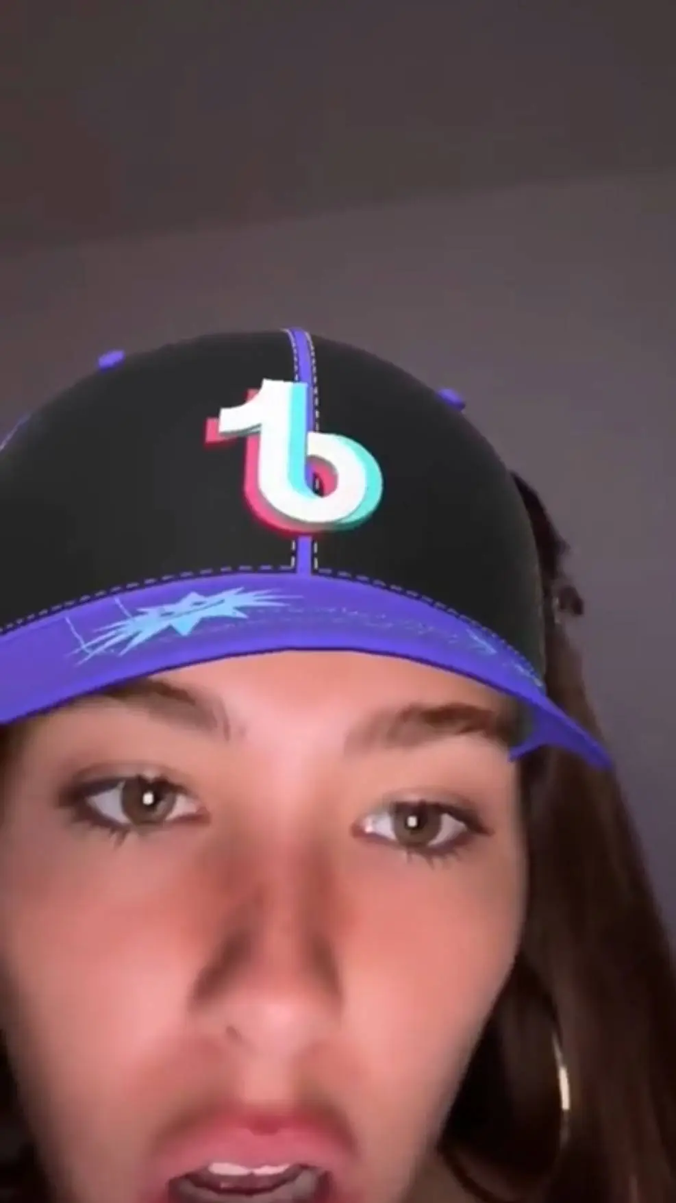 ai character: madison beer  background