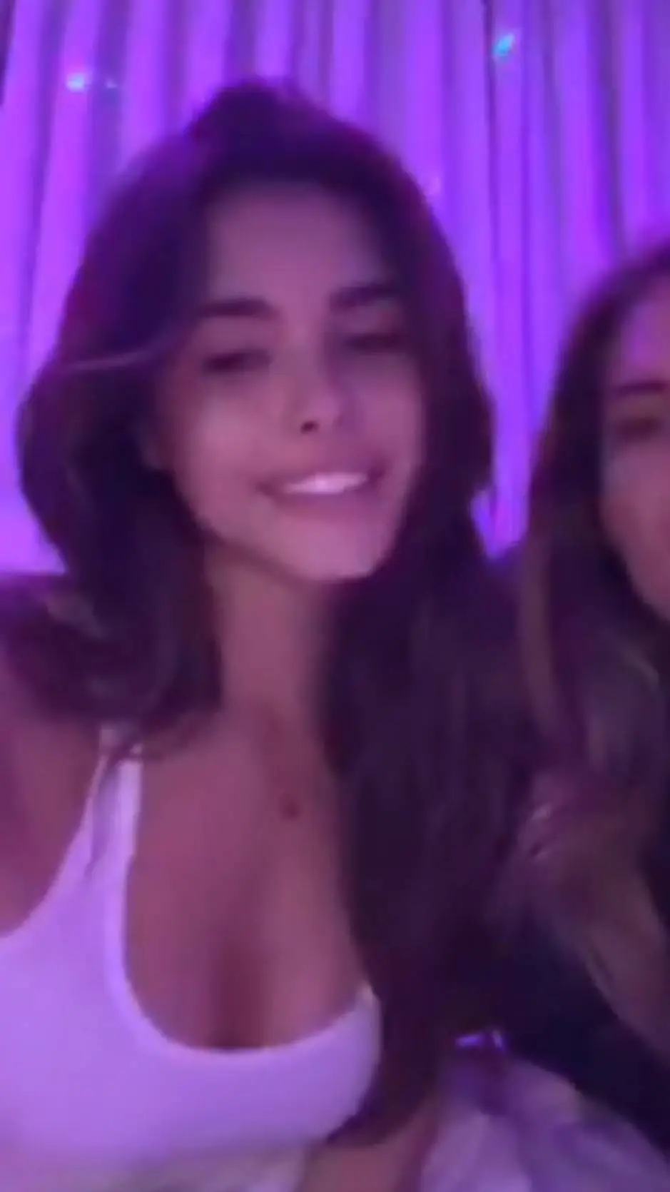 ai character: madison beer 😍😍 background