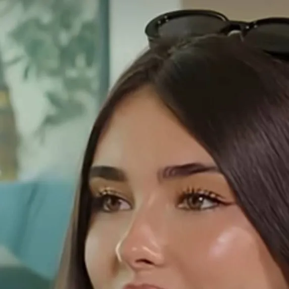 chat with ai character: madison beer 