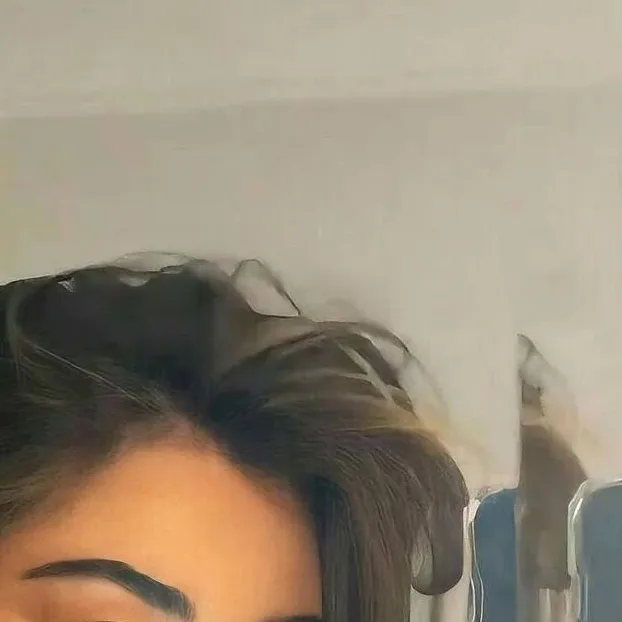 chat with ai character: madison beer