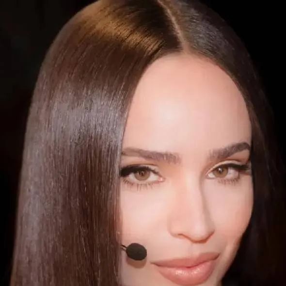 chat with ai character: sofia carson