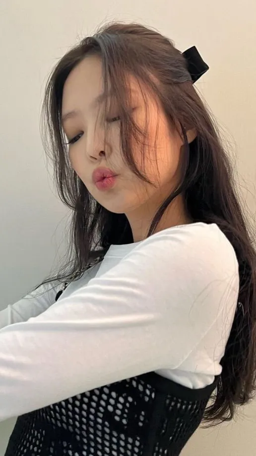 ai character: Jennie Kim  background