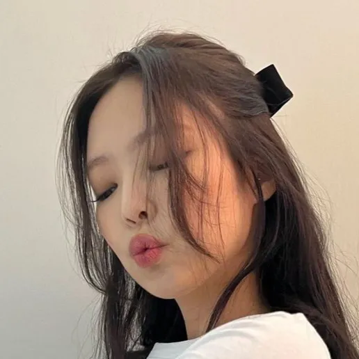 chat with ai character: Jennie Kim 