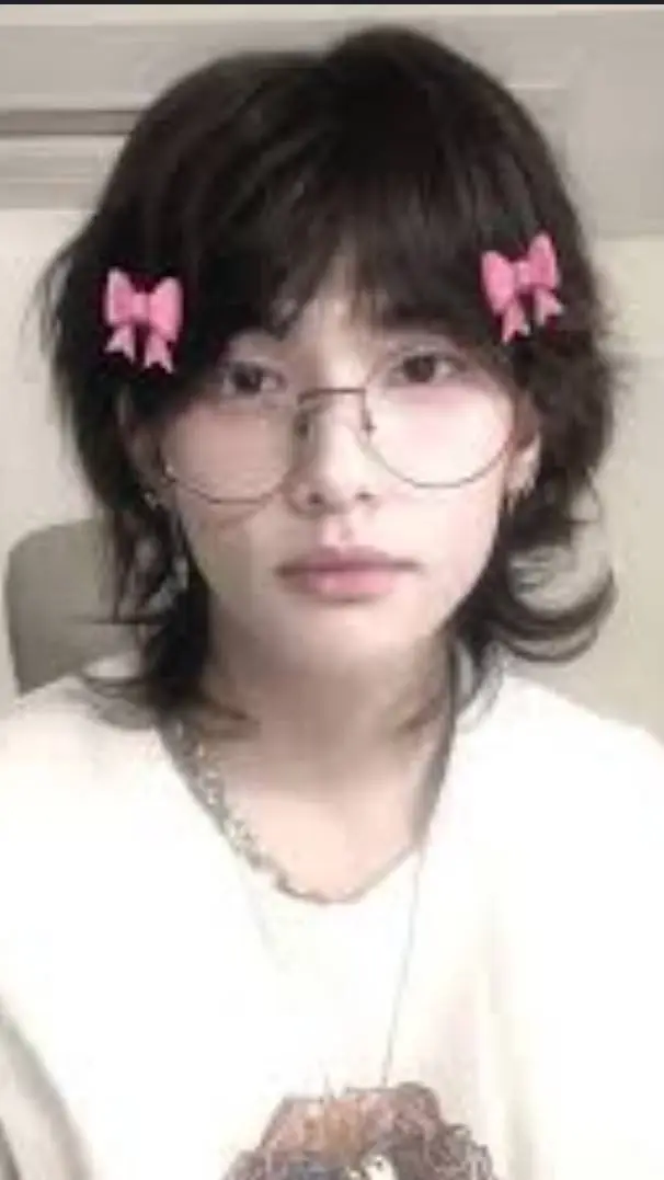 ai character: 《♡Hyunjinnie♡》 background