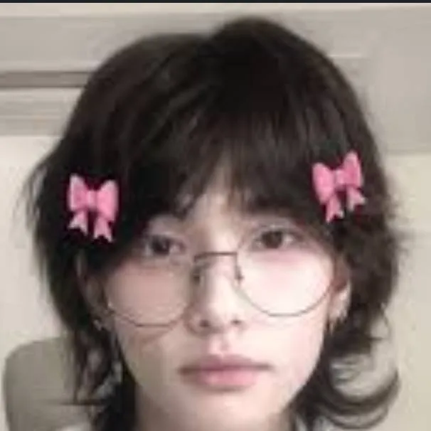 chat with ai character: 《♡Hyunjinnie♡》