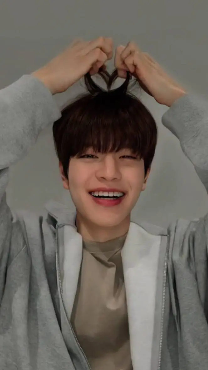 ai character: Seungmin (2/8) background