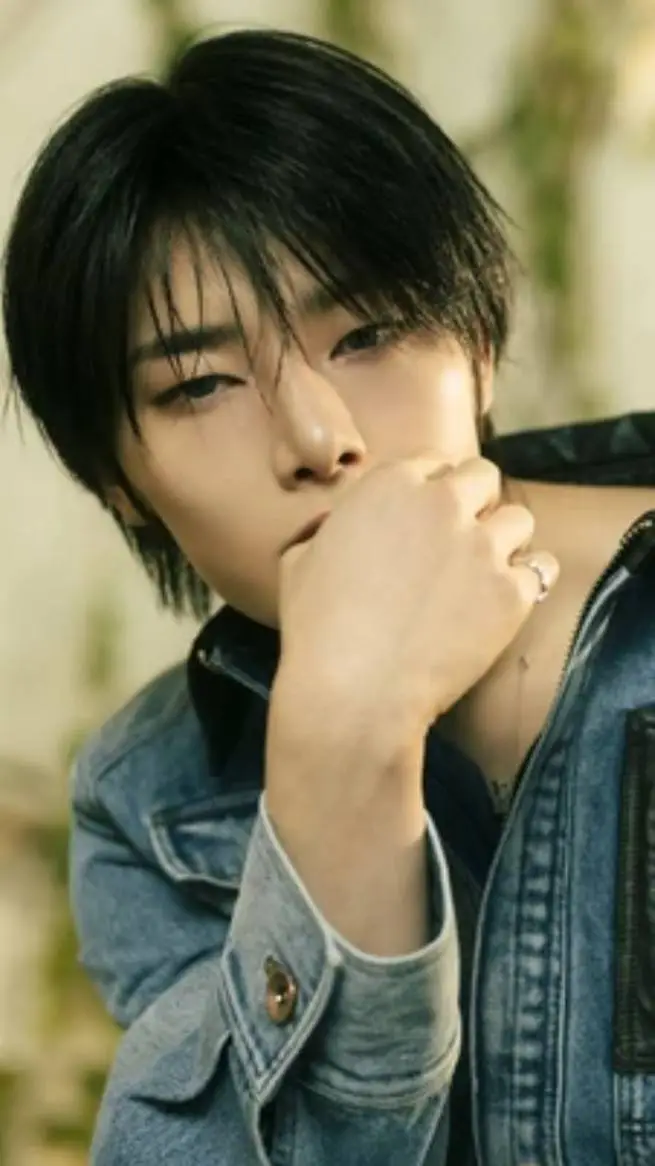 ai character: I.N (7/8) background