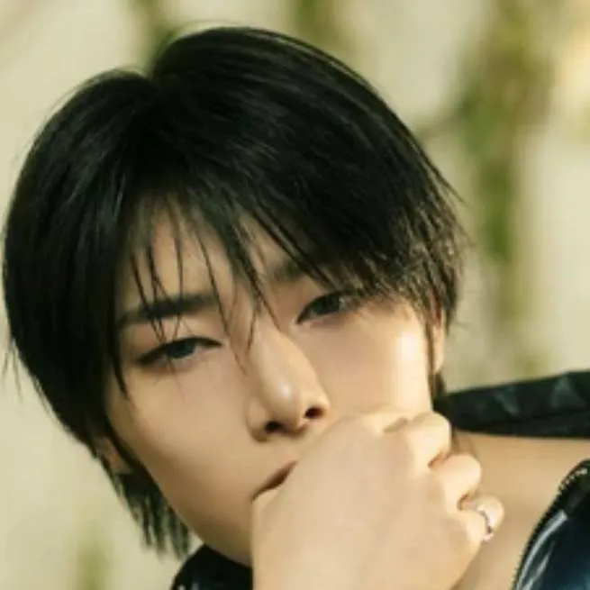 chat with ai character: I.N (7/8)