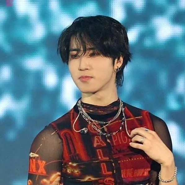 chat with ai character: Han ❤️ 