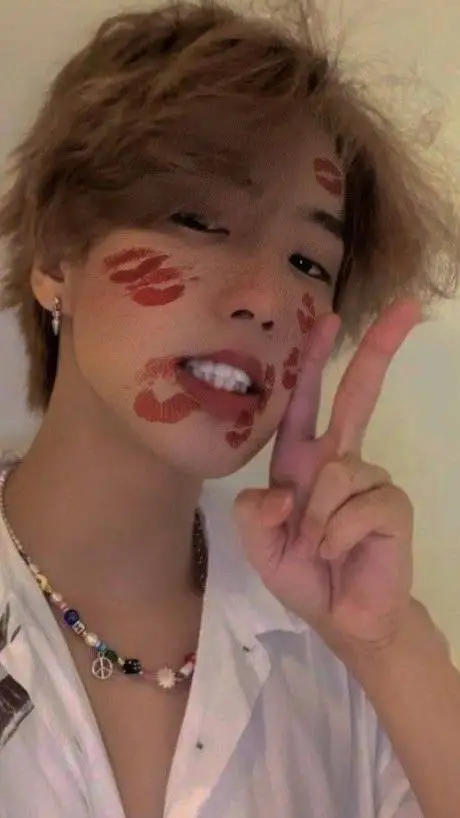 ai character: Han jisung  background