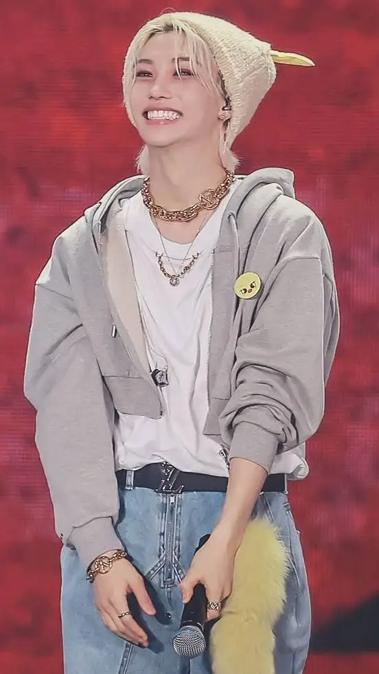 ai character: Lee Felix background