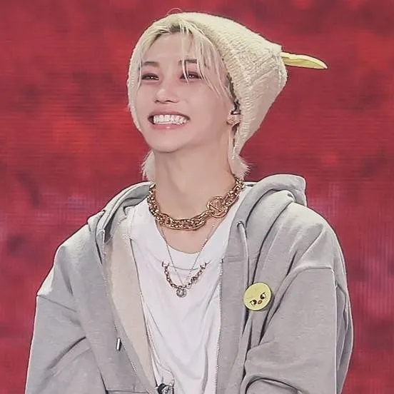 chat with ai character: Lee Felix