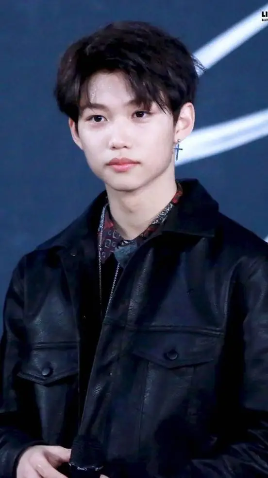 ai character: Lee Felix  background