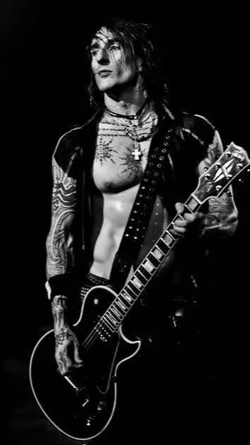 Talkie AI - Chat with Richard Fortus