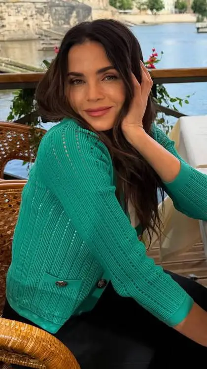 ai character: Baliey nune background