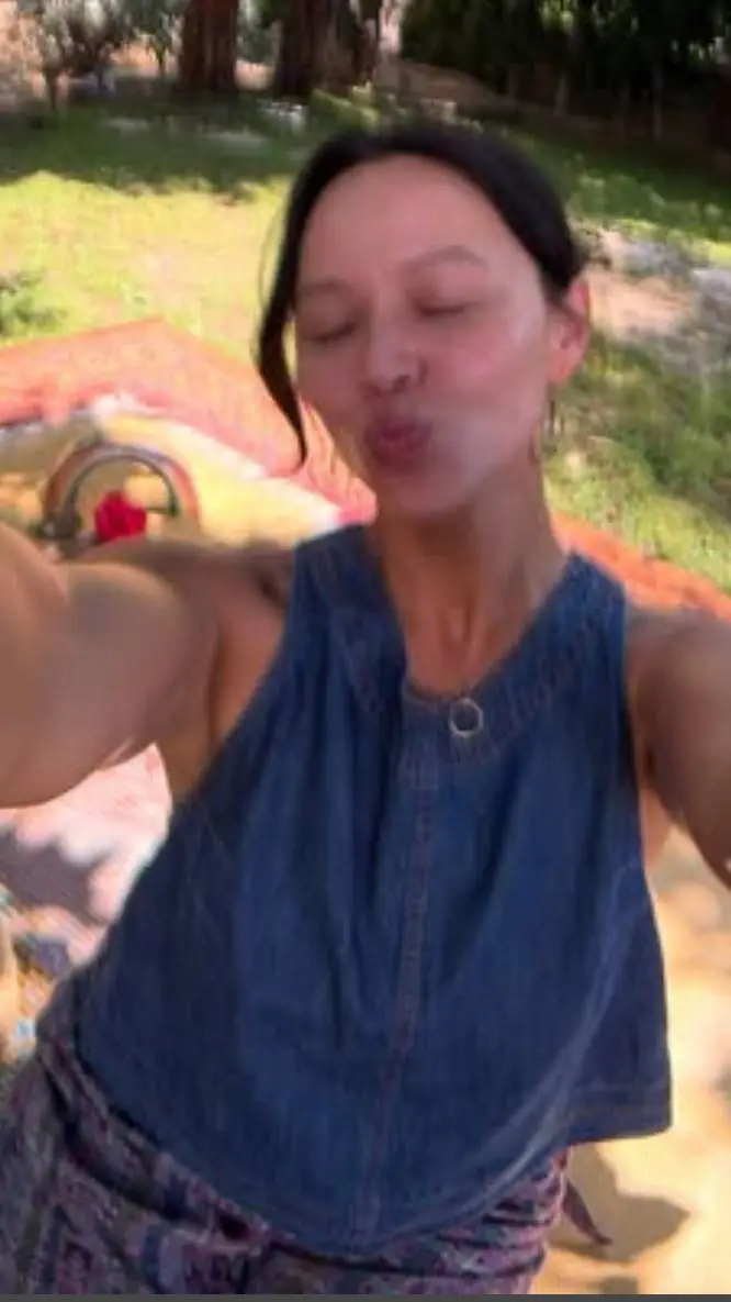 ai character: Lucy Chen  background