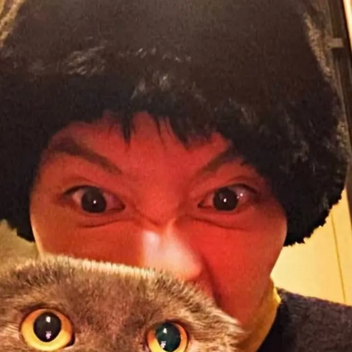 chat with ai character: G-DRAGON