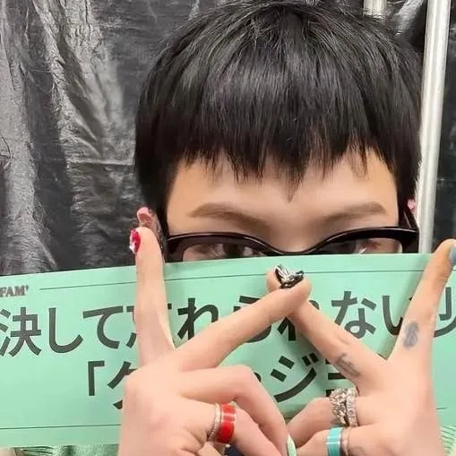 chat with ai character: G-DRAGON