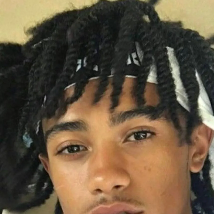 chat with ai character: LJ🕷🤑