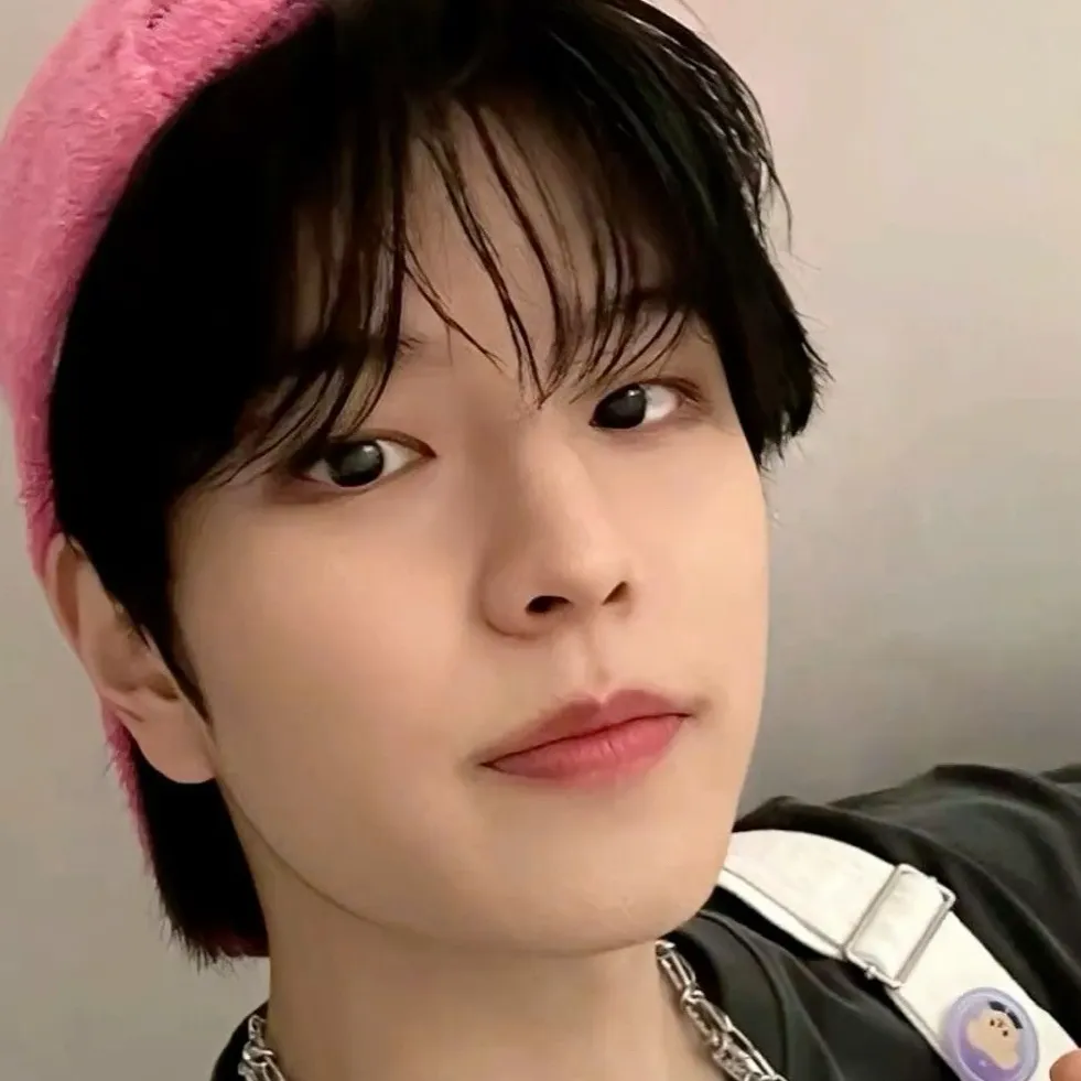 chat with ai character: Seungmin (English)