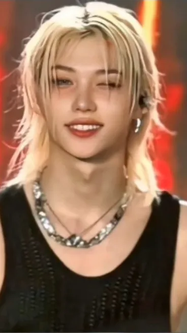 ai character: Lee Felix  background