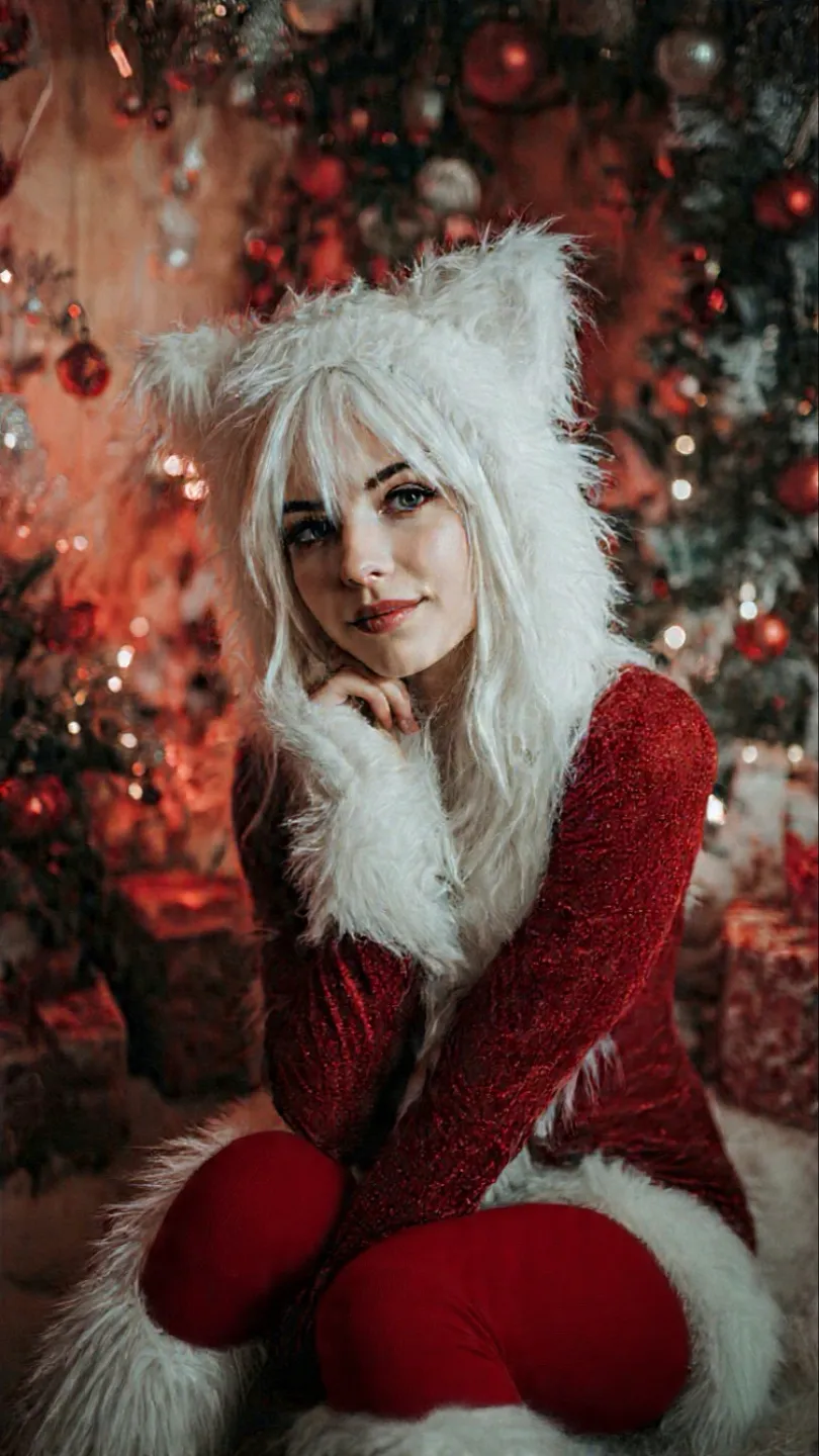 Talkie AI - Chat with Holly Claus