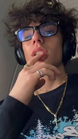 ai character: cesar background