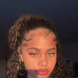 chat with ai character: mia