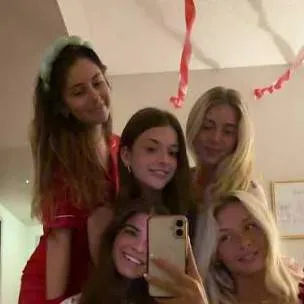 chat with ai character: your besties 