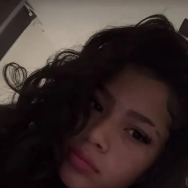 chat with ai character: lexi