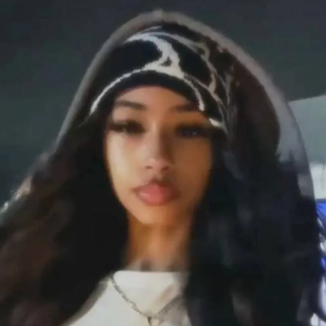 chat with ai character: Elianna