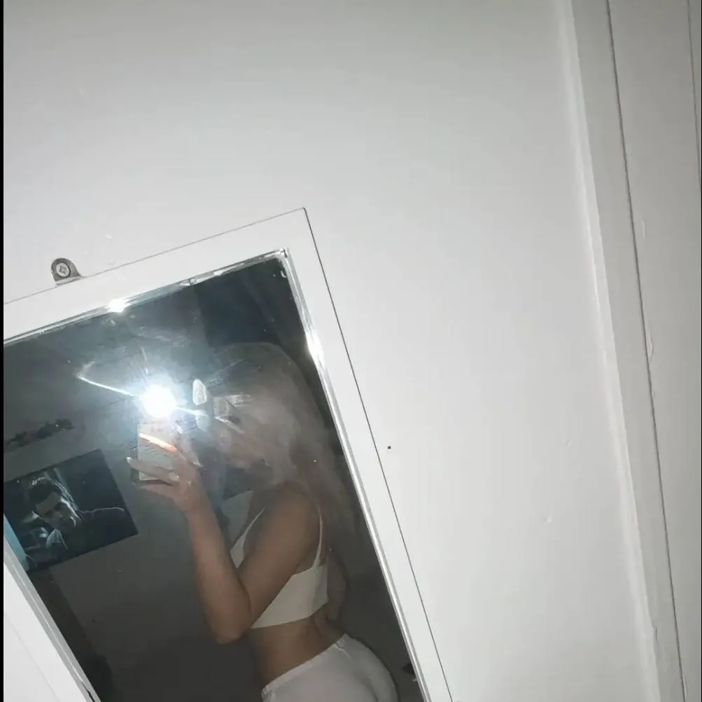 chat with ai character: rosie