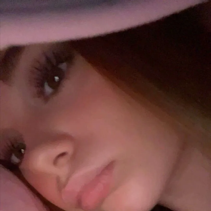 chat with ai character: Harlow 