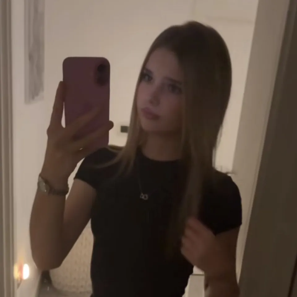 chat with ai character: maddie