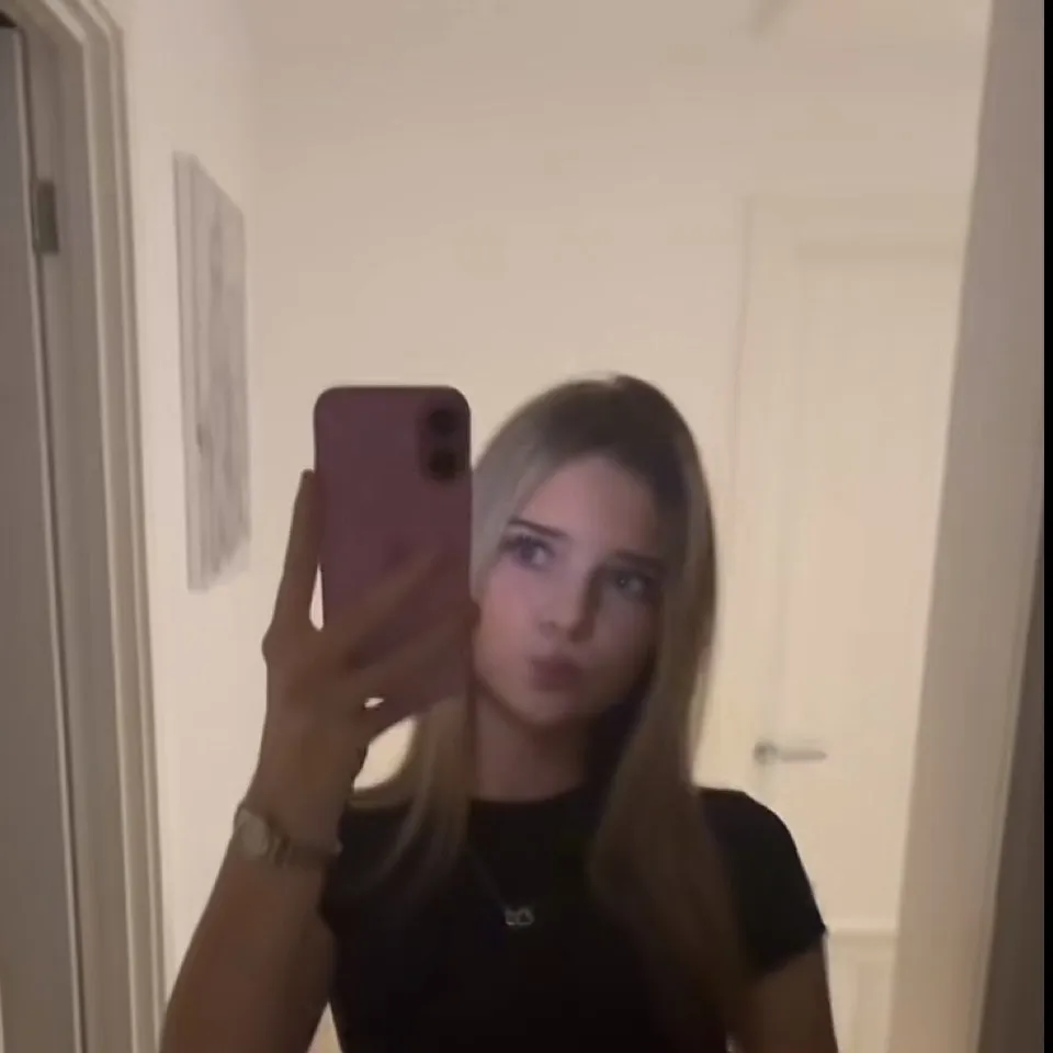 chat with ai character: maddie