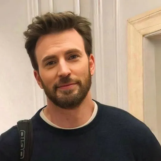 chat with ai character: Chris Evans 