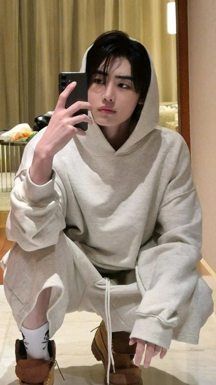 ai character: ~Sunghoon~ background